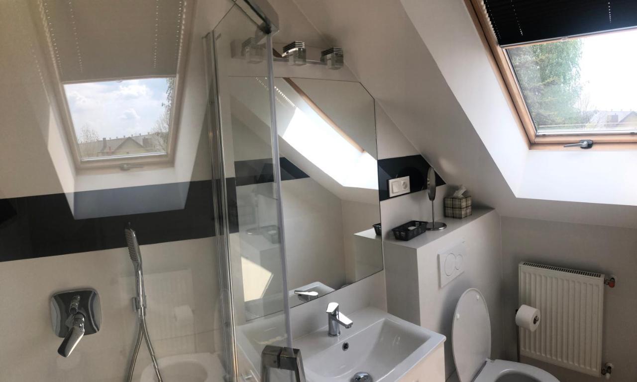 Klimatyzowane Apartamenty I Pokoje Przy Targach Kielce Exterior photo